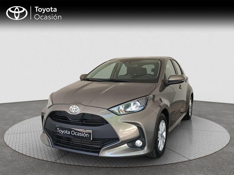 Verde Usado 2024 Toyota Yaris Edition Berlina | 17.480 € (Buen precio) - Imagen 1/4
