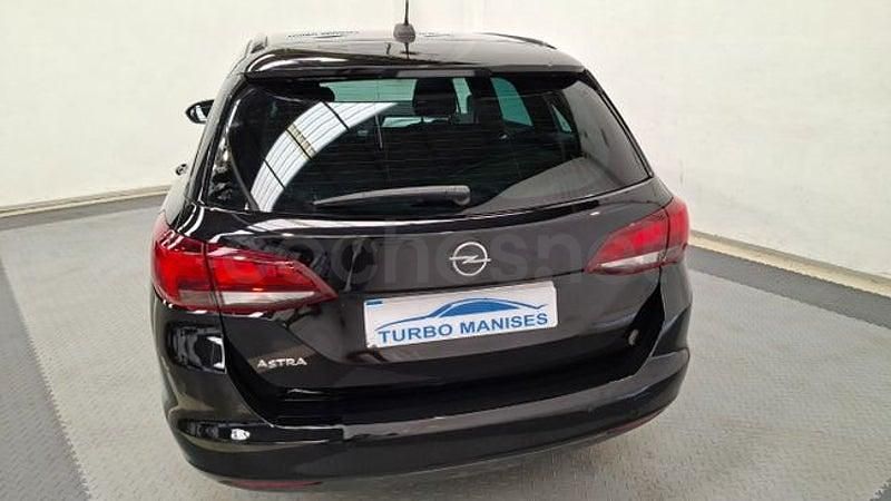Usado Opel Astra Ultimate 145 CV (106 kW) 2021 Negro Familiar