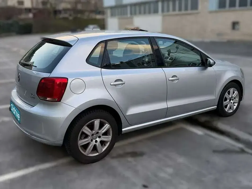 Usado VW Polo Advance 95 CV (69 kW) 2011 Gris Utilitario