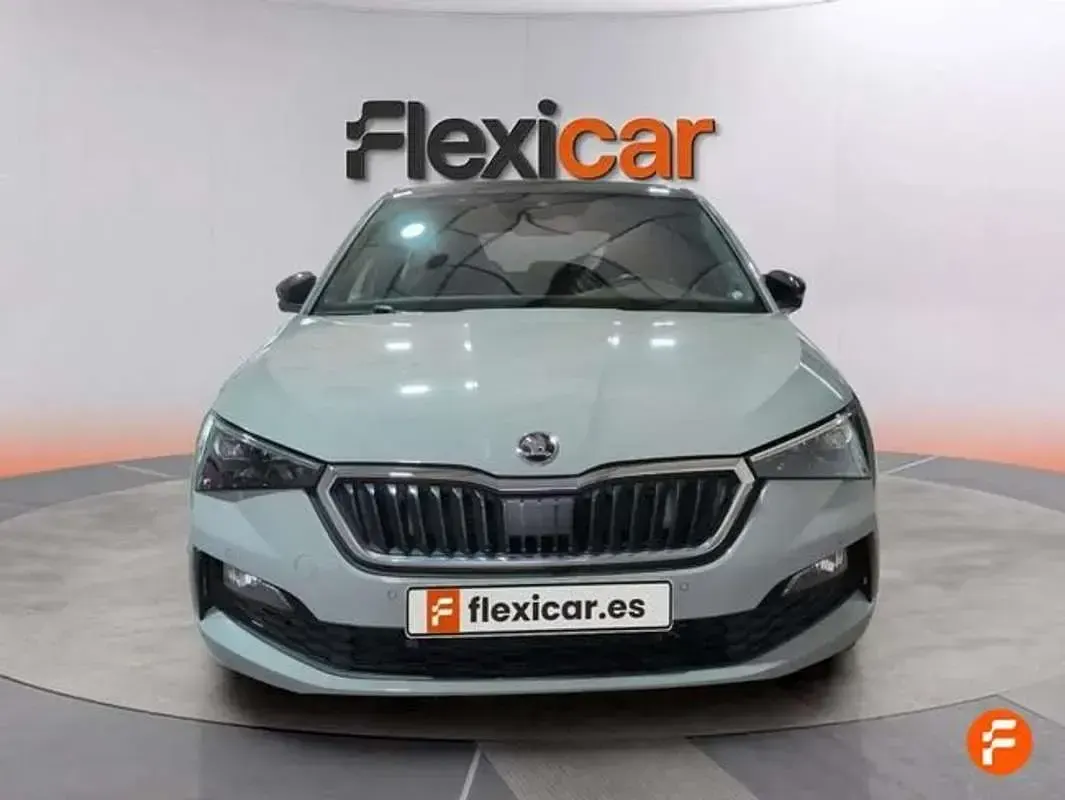 Usado Skoda Scala Sport 150 CV (110 kW) 2021 Gris Utilitario