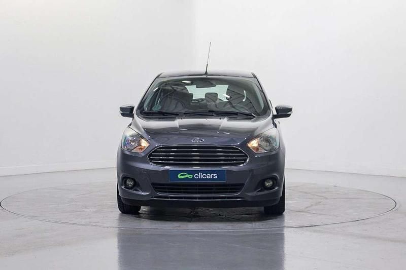 Usado Ford Ka Plus 86 CV (63 kW) 2018 Gris Utilitario