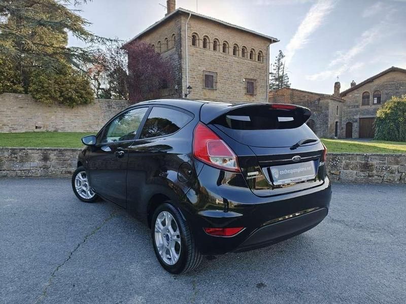 Usado Ford Fiesta Trend 101 CV (74 kW) 2014 Negro Utilitario