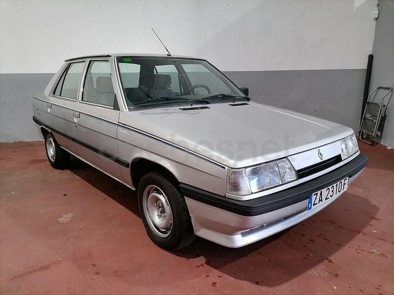 Usado Renault R9 60 CV (44 kW) 1988 Gris / plata Berlina