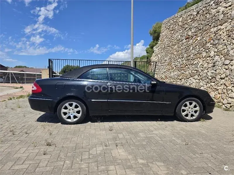 Käytetty Mercedes CLK200 Avantgarde 163 HP (119 kW) 2006 Musta Avoauto