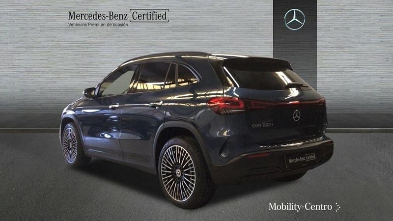 Usado Mercedes EQA250+ AMG line 139 kW (190 CV) 2023 Denim blue  metallic paint SUV