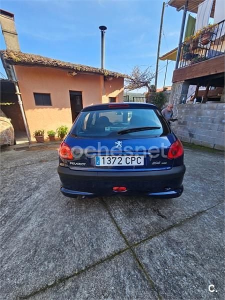 Usado Peugeot 206 70 CV (51 kW) 2003 Azul Berlina