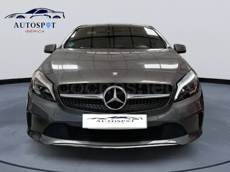 Usado Mercedes A200 136 CV (100 kW) 2017 Gris / plata Utilitario