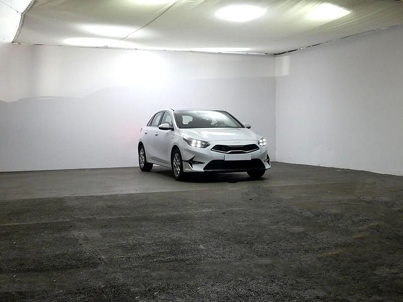 Usado Kia Ceed 120 CV (88 kW) 2023 Blanco Utilitario