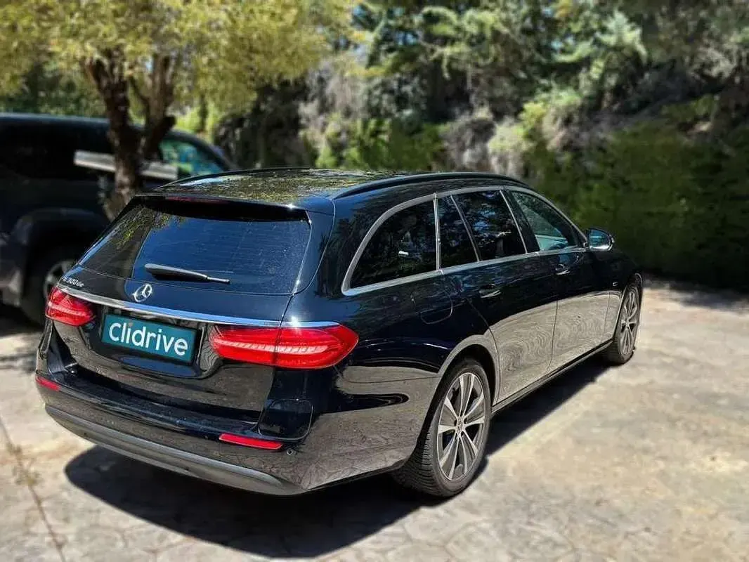 Usado Mercedes E300 194 CV (142 kW) 2019 Negro Familiar
