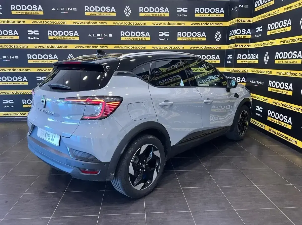 Usado Renault Captur Techno 100 CV (73 kW) 2025 Gris SUV