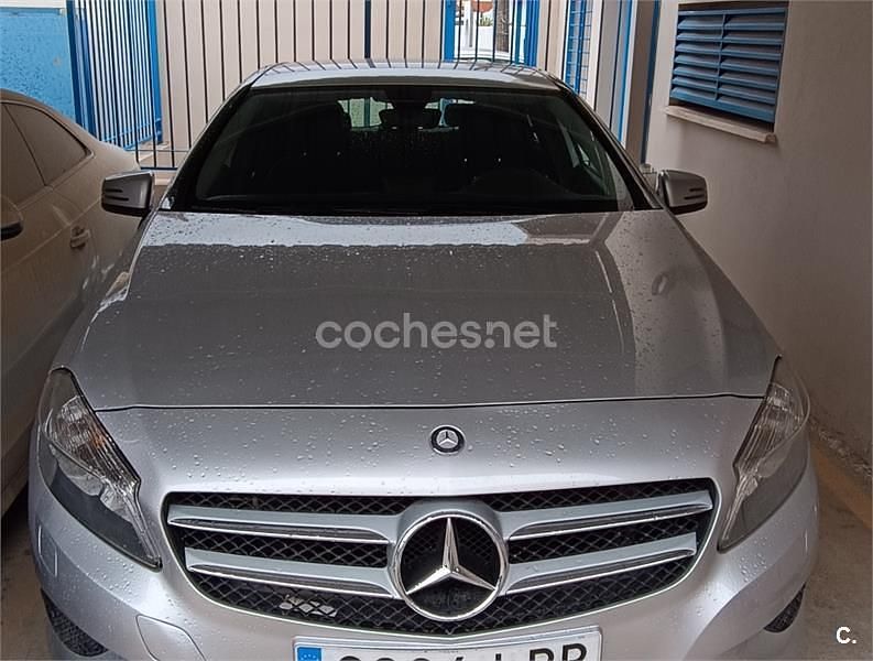 Usado Mercedes A180 Style 109 CV (80 kW) 2016 Gris / plata Berlina