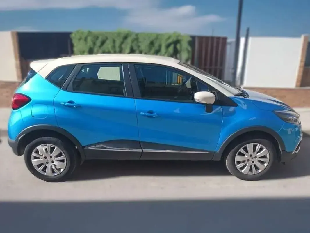 Usado Renault Captur Zen 90 CV (66 kW) 2017 Azul SUV