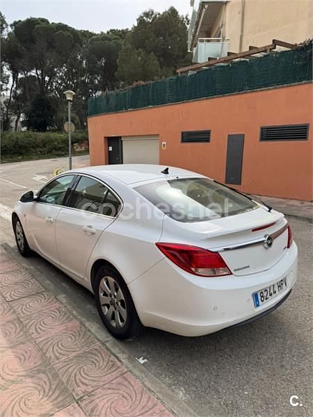 Usado Opel Insignia Business 130 CV (95 kW) 2013 Blanco Familiar