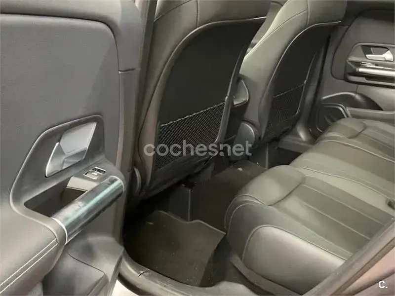 Usado Mercedes GLA250 224 CV (164 kW) 2023 Gris / plata SUV