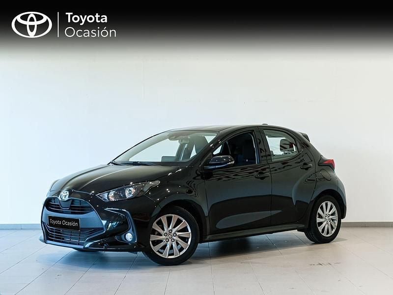 Negro Usado 2024 Toyota Yaris Hybrid Active Berlina | 21.950 € (Precio justo) - Imagen 1/4