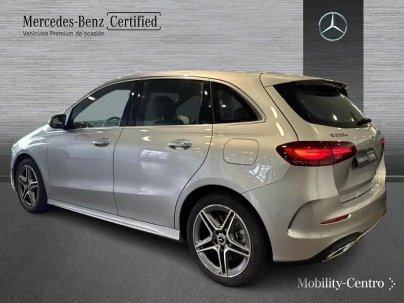 Usado Mercedes B250 163 CV (119 kW) 2025 Plata hightech Monovolumen