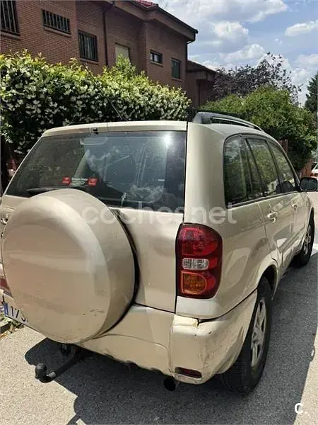 Usado Toyota RAV4 Luna 116 CV (85 kW) 2004 Beige SUV