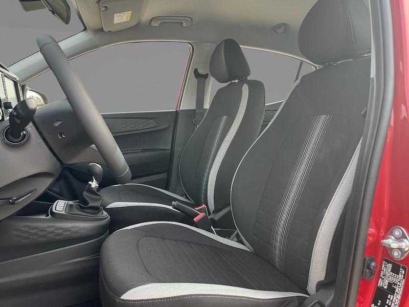 Usado Hyundai i10 84 CV (61 kW) 2023 Rojo dragon Utilitario