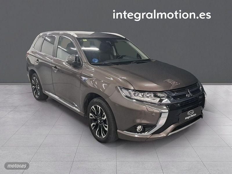 Usado Mitsubishi Outlander P-HEV 202 CV (148 kW) 2018 Gris SUV