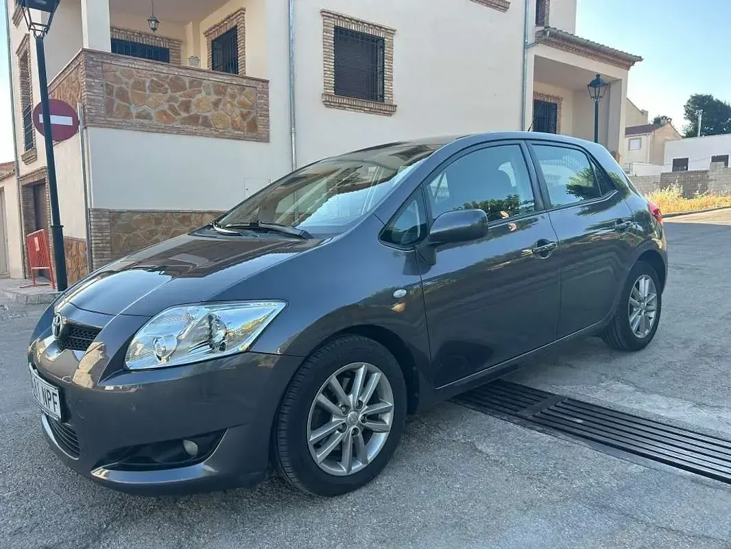 Usado Toyota Auris Advance 126 CV (92 kW) 2009 Gris Utilitario