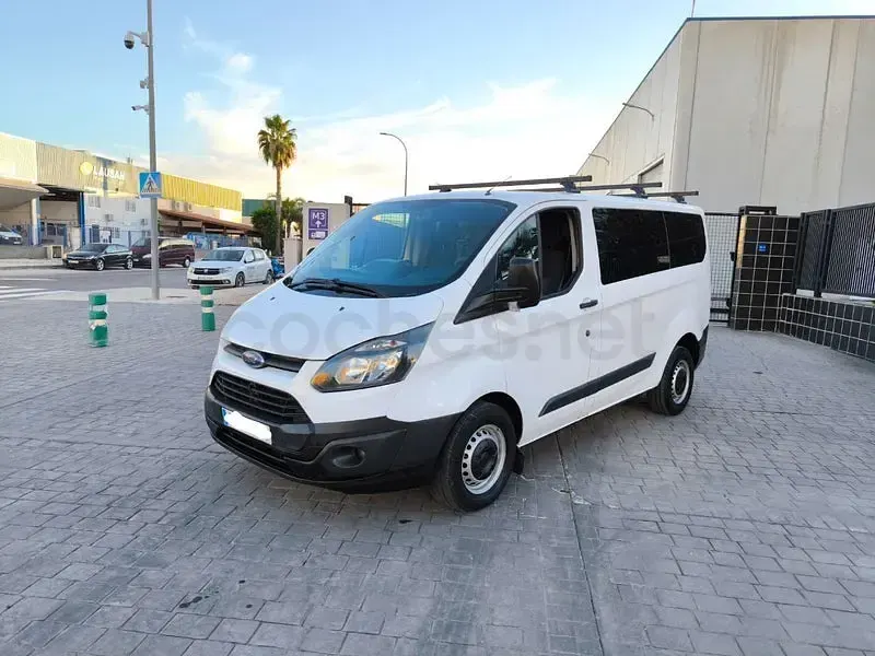 Usado Ford 300 Titanium 125 CV (91 kW) 2015 Blanco Monovolumen