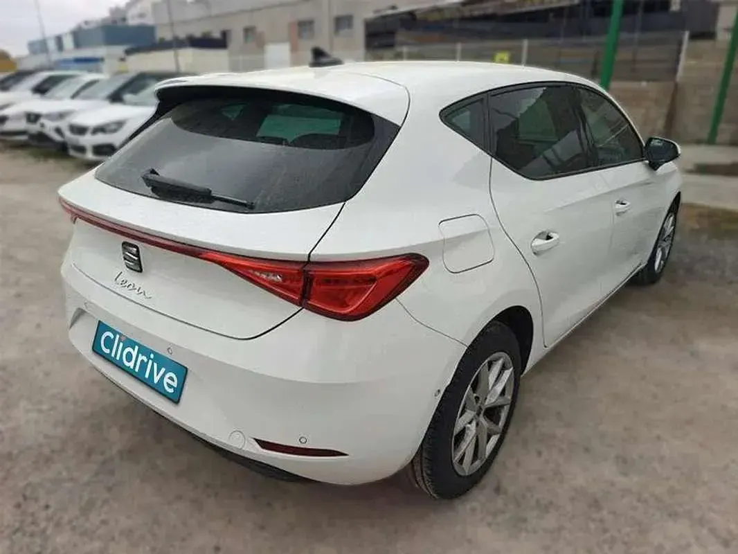 Usado Seat Leon Style 116 CV (85 kW) 2024 Blanco Familiar