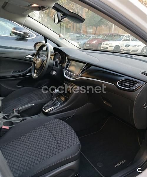 Usado Opel Astra Business Elegance 145 CV (106 kW) 2020 Blanco Familiar
