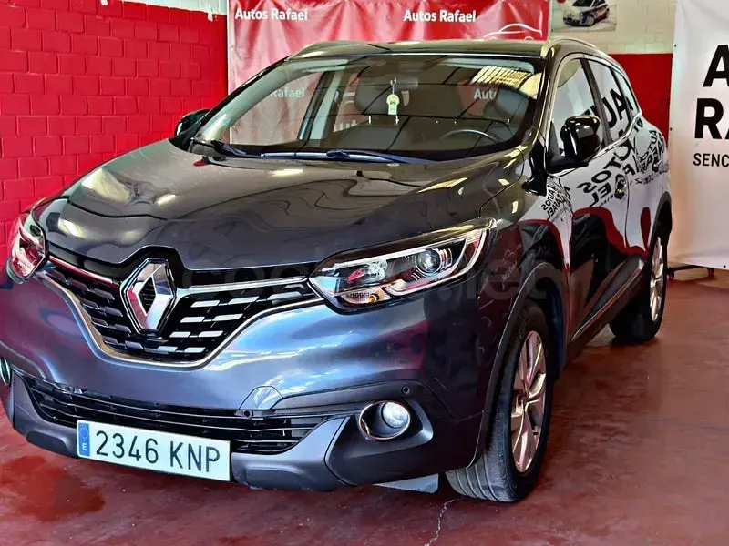 Usado Renault Kadjar LIMITED 130 CV (95 kW) 2018 Gris / plata SUV
