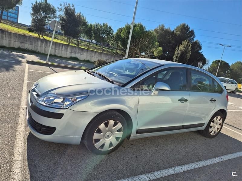 Usado Citroën C4 110 CV (80 kW) 2005 Azul Berlina