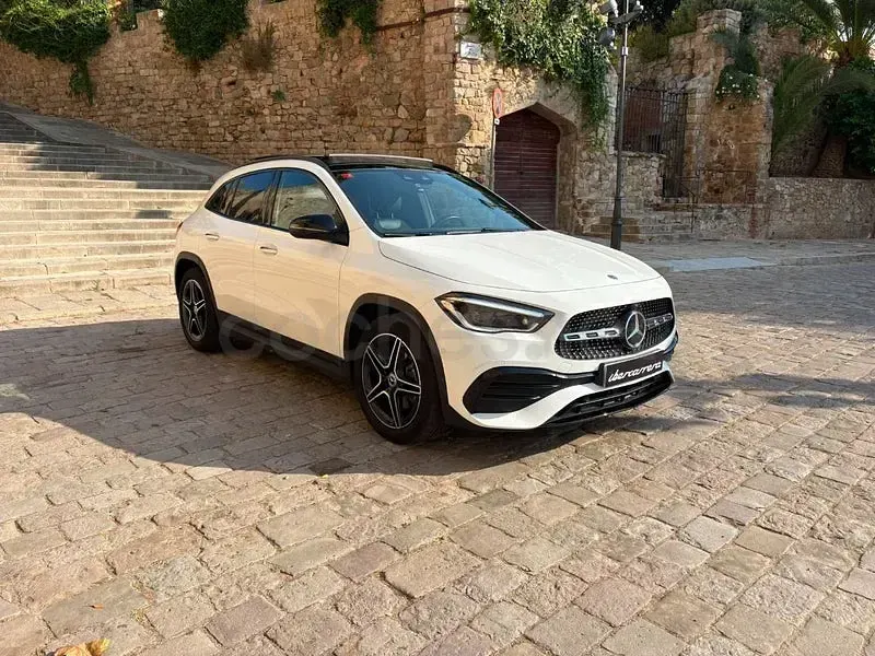 Usado Mercedes GLA220 190 CV (139 kW) 2020 Blanco SUV
