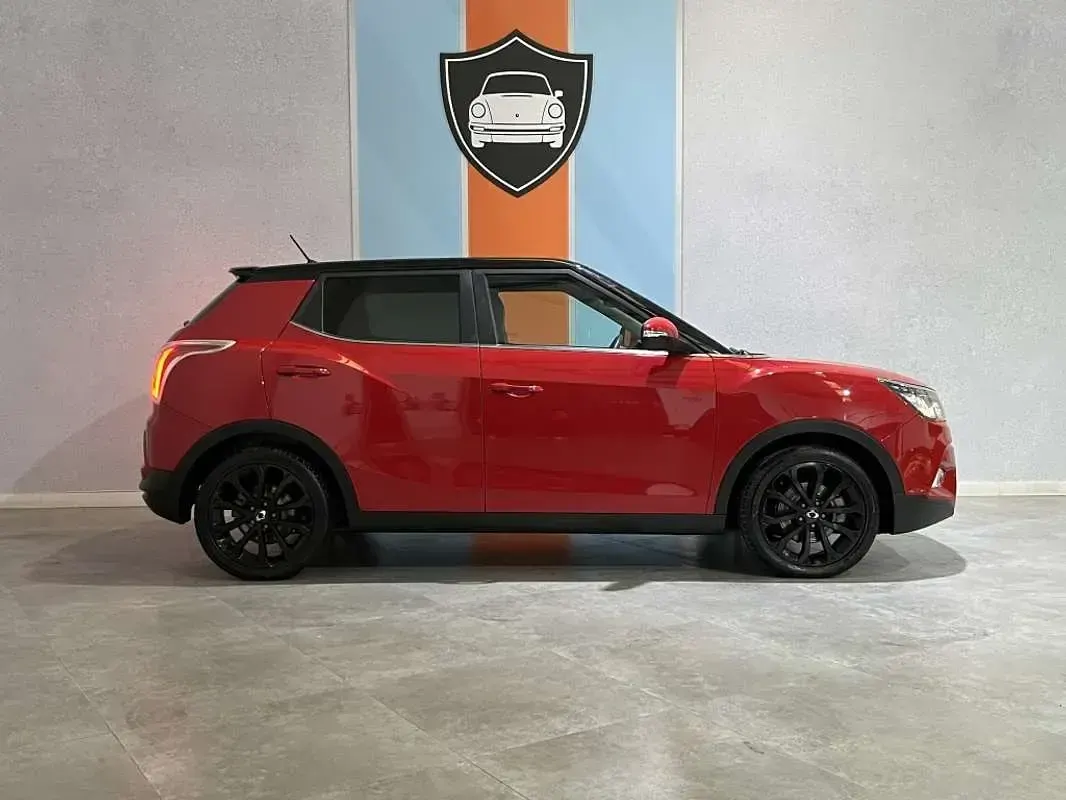 Usado SsangYong Tivoli Limited 128 CV (94 kW) 2017 Rojo SUV
