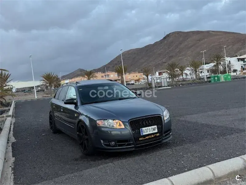 Usado Audi A4 220 CV (161 kW) 2005 Gris / plata Familiar