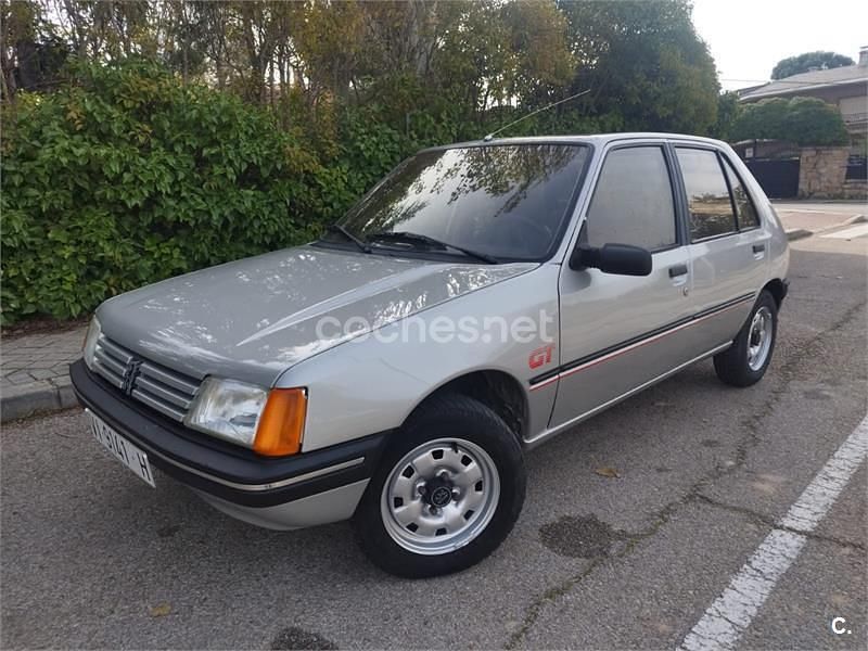 Gris / plata Usado 1986 Peugeot 205 GTi Berlina | 4000 € - Imagen 1/4