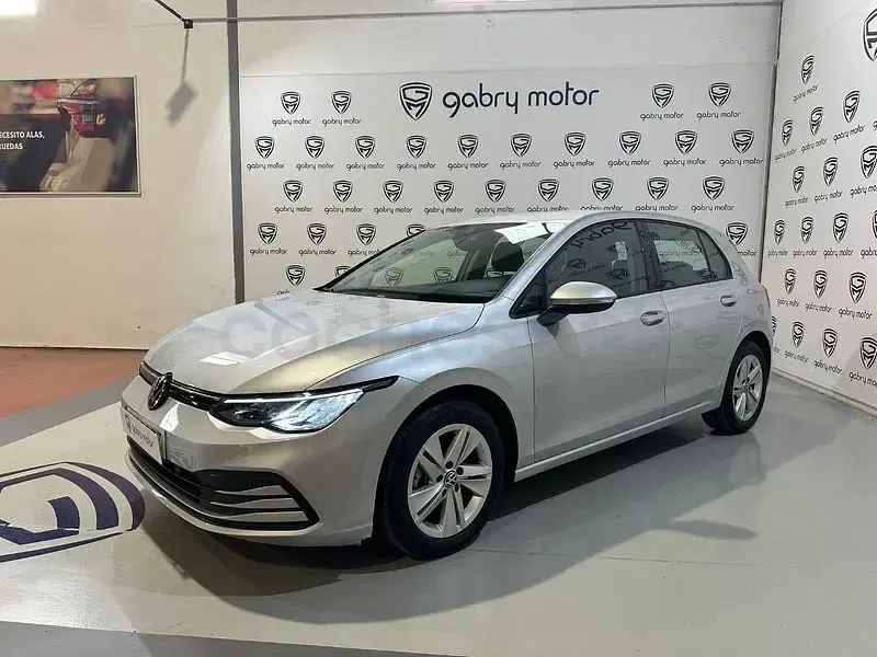 Usado VW Golf VIII Life 115 CV (84 kW) 2022 Gris / plata Berlina