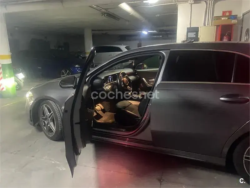 Usado Mercedes A180 109 CV (80 kW) 2019 Gris / plata Berlina