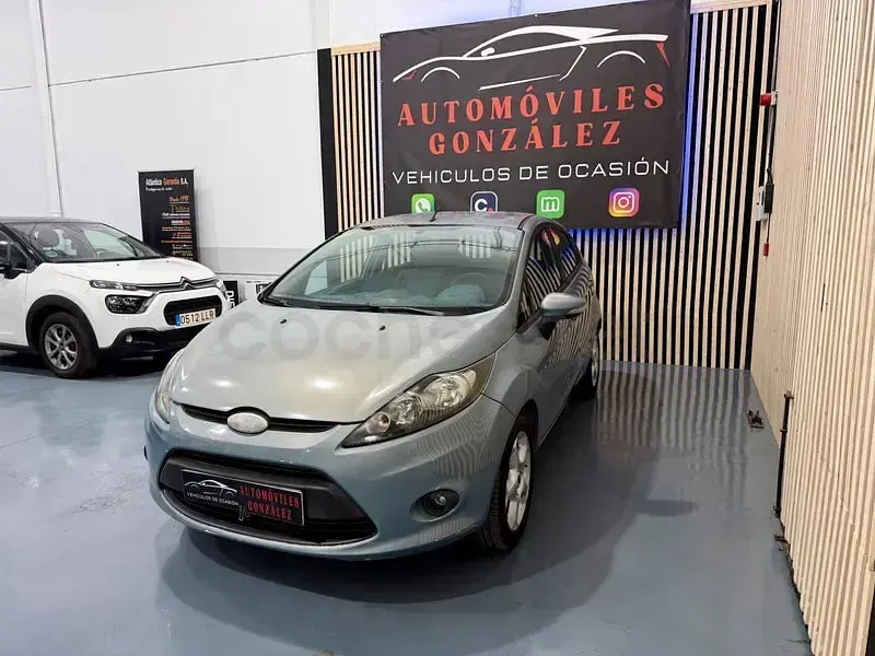 Usado Ford Fiesta Trend 68 CV (50 kW) 2010 Azul Berlina