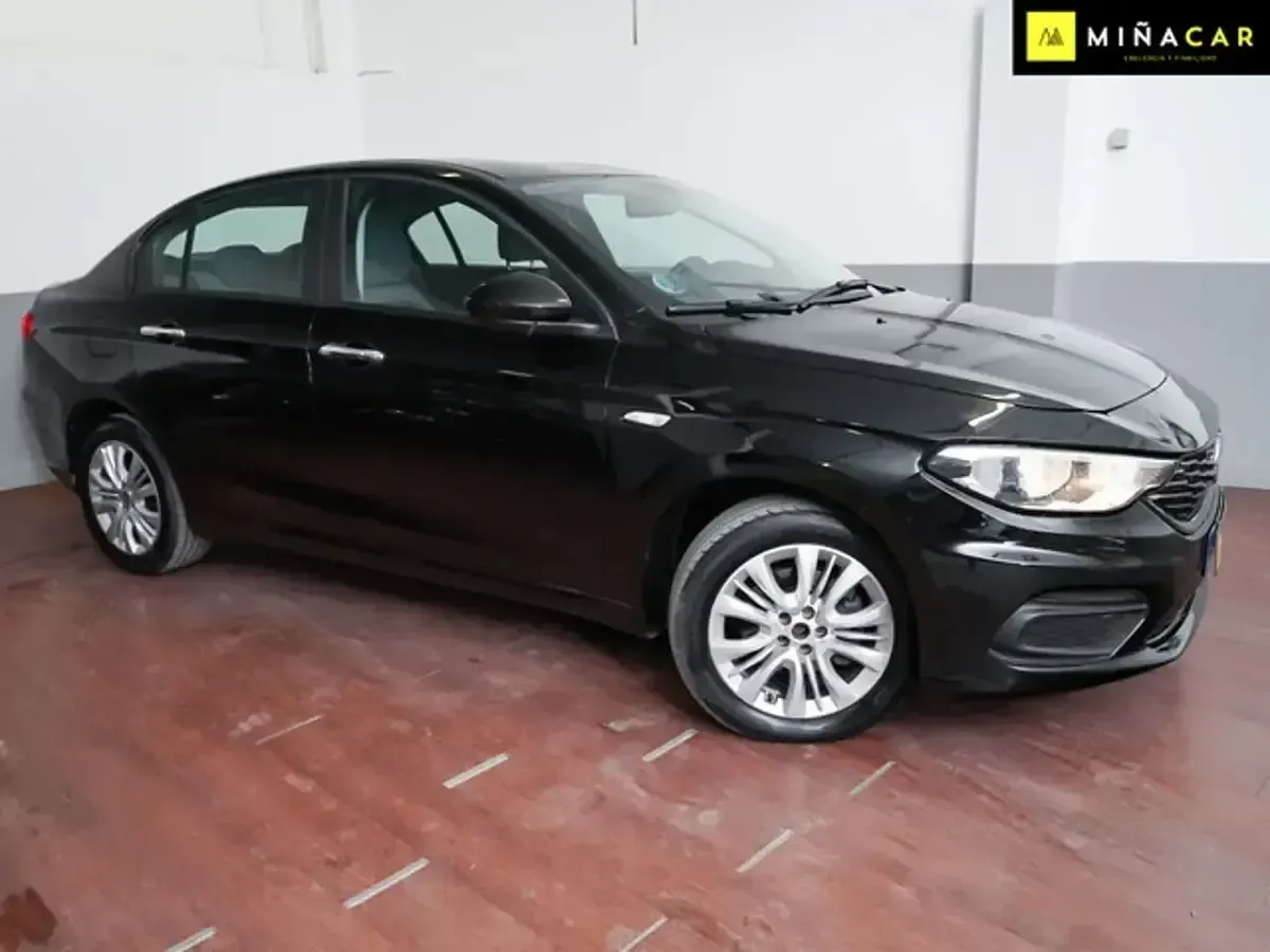 Usado Fiat Tipo Easy 120 CV (88 kW) 2018 Negro
