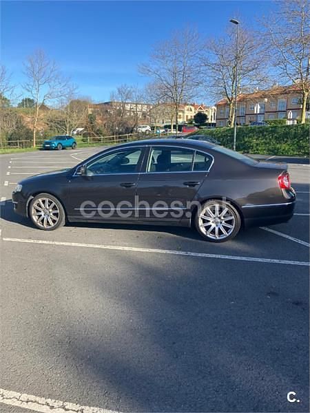 Usado VW Passat Highline 150 CV (110 kW) 2005 Marrón Berlina