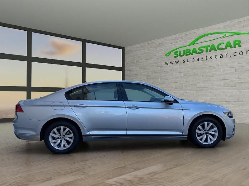 Usado VW Passat Business 150 CV (110 kW) 2021 Gris Berlina