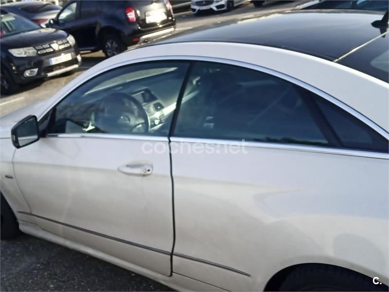 Usado Mercedes E220 170 CV (125 kW) 2011 Blanco Coupe