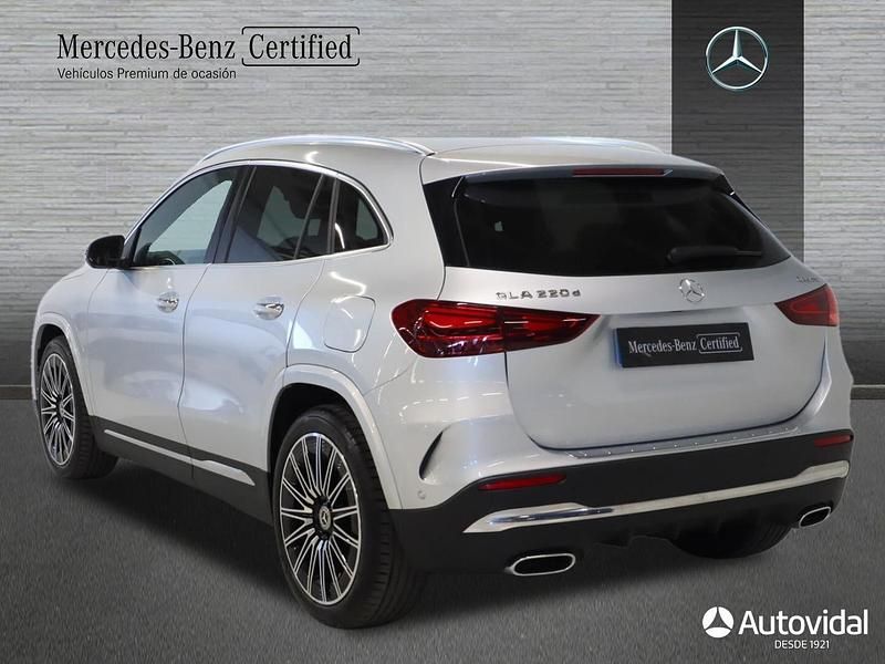 Usado Mercedes GLA220 AMG line 190 CV (139 kW) 2023 Plata SUV