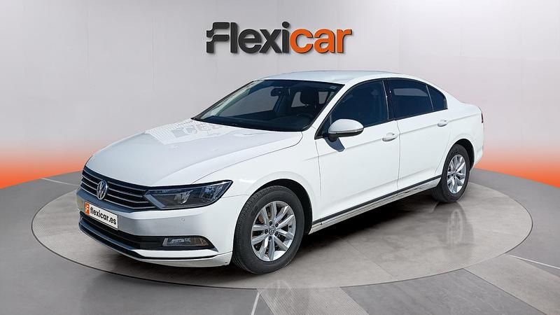 Usado VW Passat Advance 150 CV (110 kW) 2018 Blanco Berlina