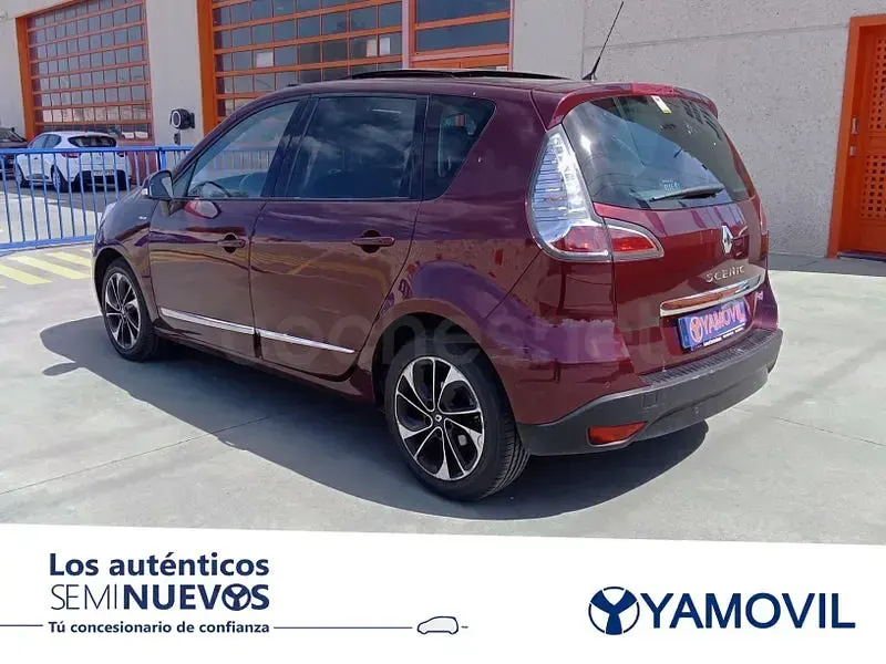 Usado Renault Scénic Bose Edition 110 CV (80 kW) 2015 Granate Monovolumen
