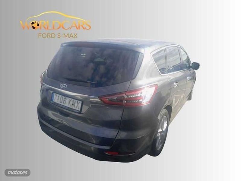 Usado Ford S-MAX Titanium 149 CV (109 kW) 2017 Gris Monovolumen