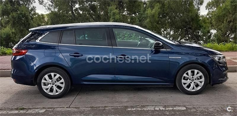 Usado Renault Mégane GrandTour LIMITED 130 CV (95 kW) 2018 Azul Familiar