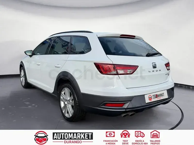 Usado Seat Leon 4Drive 150 CV (110 kW) 2016 Blanco Familiar