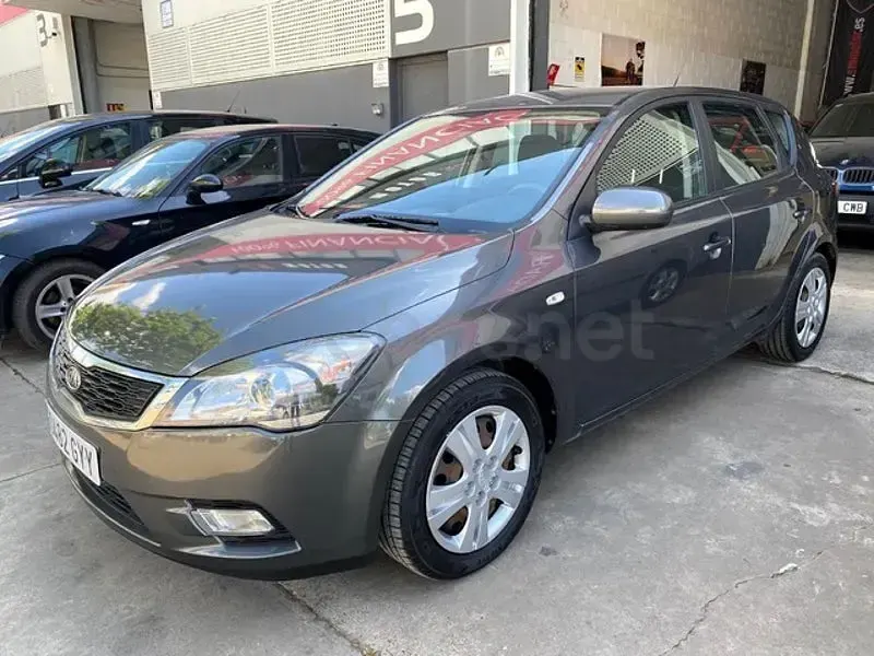 Occasion Kia Ceed 90 PK (66 kW) 2010 Grijs Hatchback