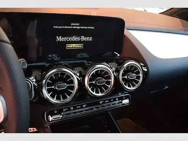Usado Mercedes EQA250 139 kW (190 CV) 2023 Blanco polar SUV