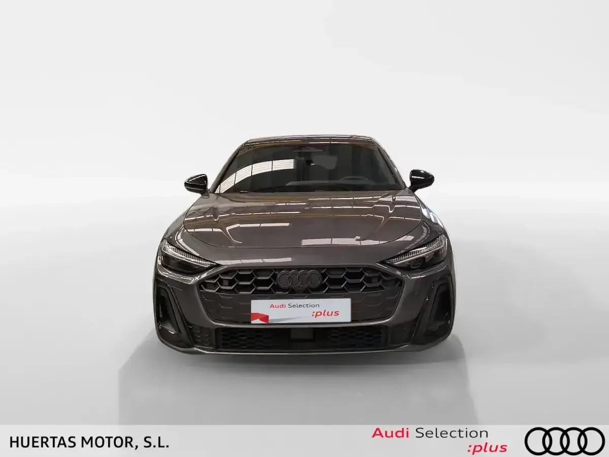 Usado Audi A5 Basis 204 CV (150 kW) 2025 Gris / plata Berlina