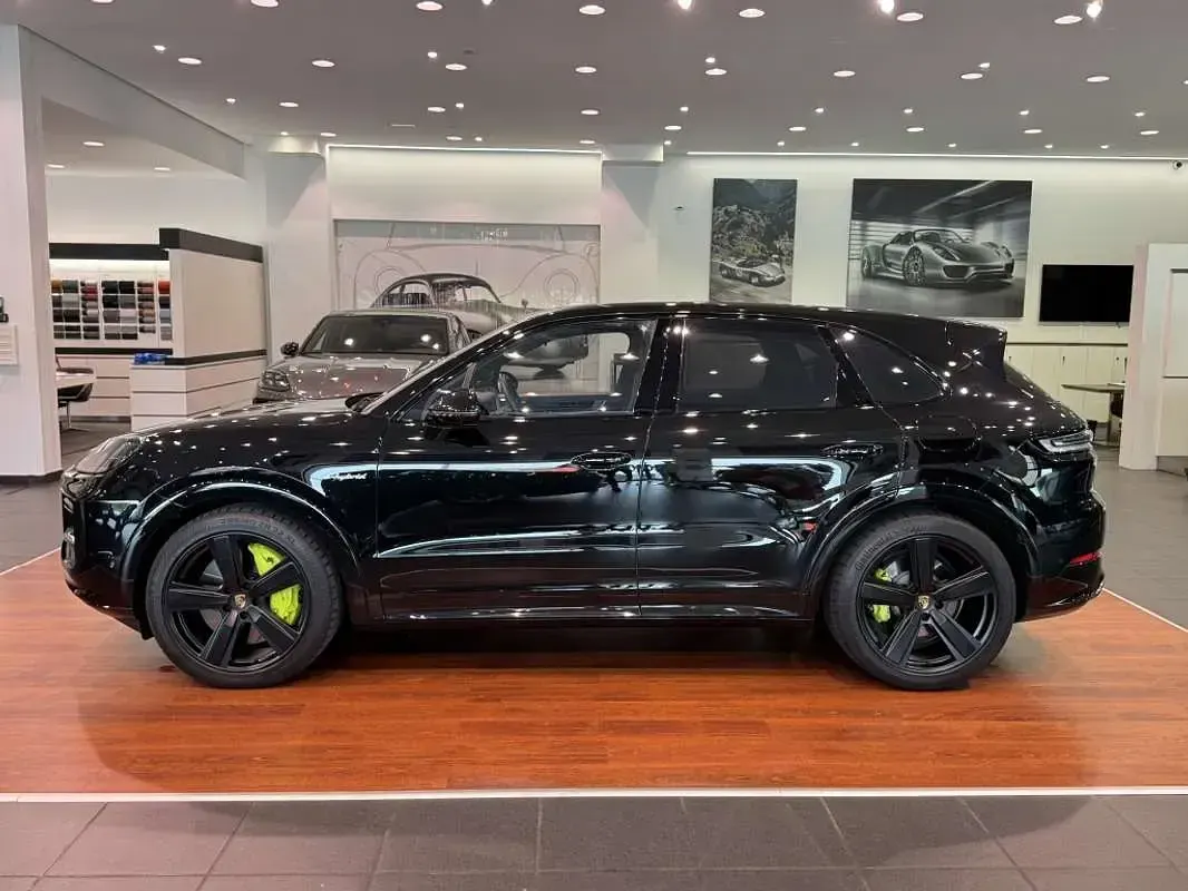 Usado Porsche Cayenne Turbo E-Hybrid 740 CV (544 kW) 2024 Negro SUV